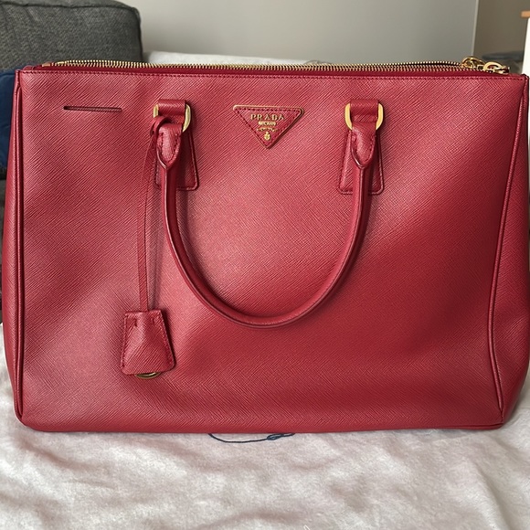 Prada bag (authentic) - Picture 2 of 9